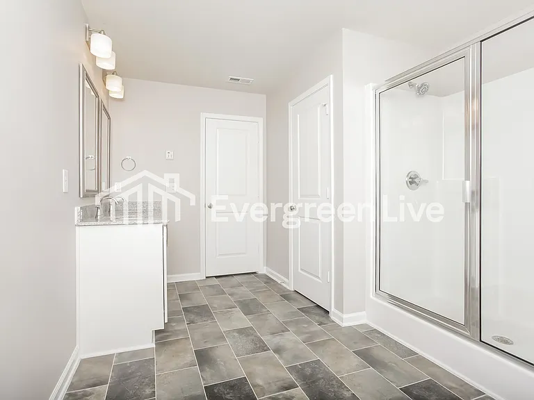 805 Vanguard St — Photo 9