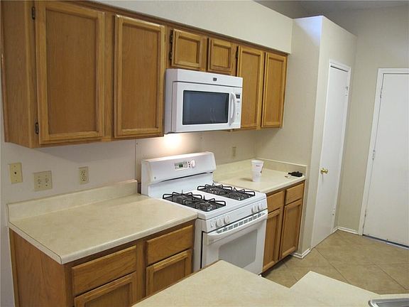 5th image of 1301 Texas Oak Way