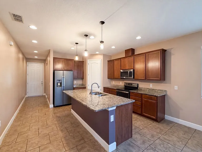408 Buchannan Dr — Photo 2