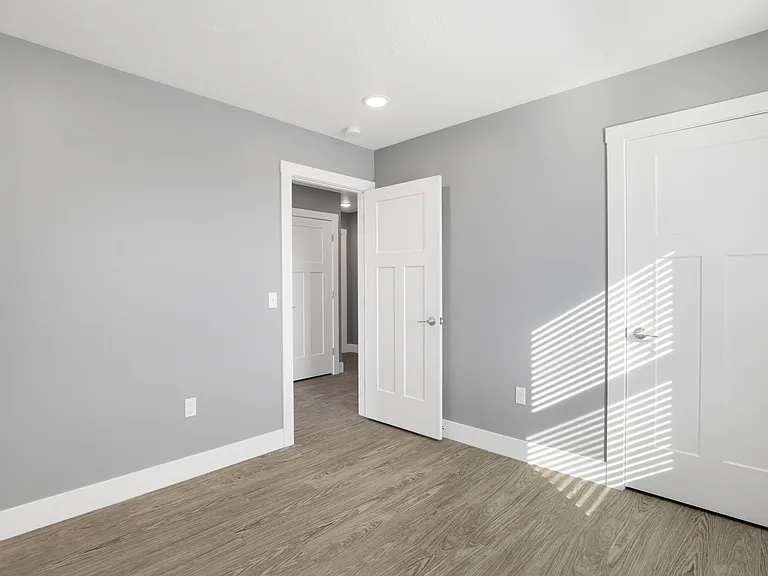 118 42nd Ave NE #102 — Photo 8