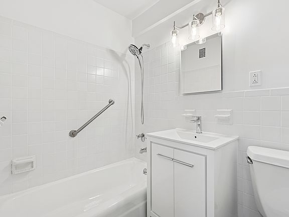 5th image of 333 Pearl St APT 11K