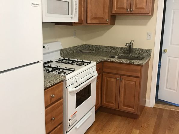 805 Merrimack St #3