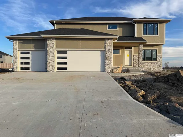 6213 N 209th St, Elkhorn, NE 68022