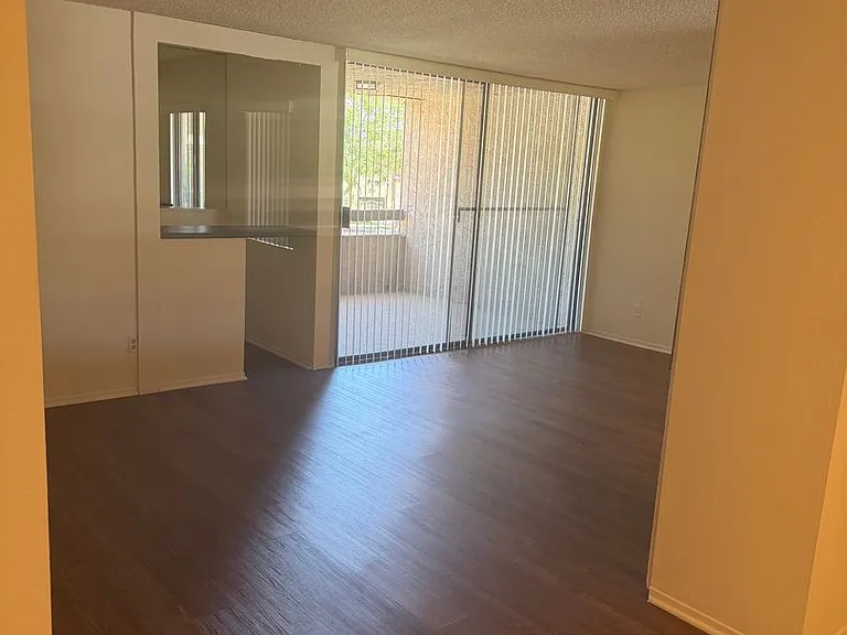 054 - Madre Del Mar Apartments — Photo 8