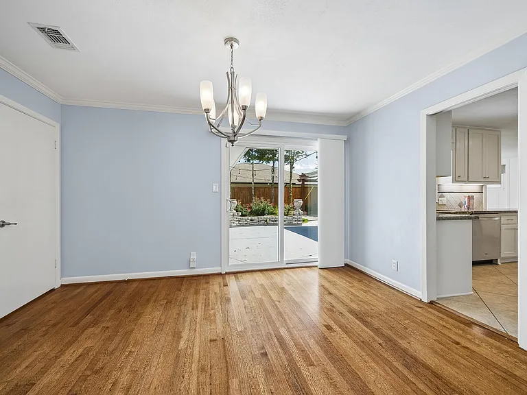 2202 Lazybrook Dr — Photo 3