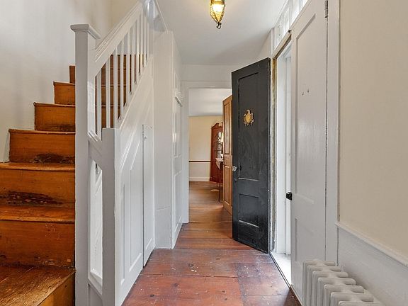 4th image of 533 Lowell Rd