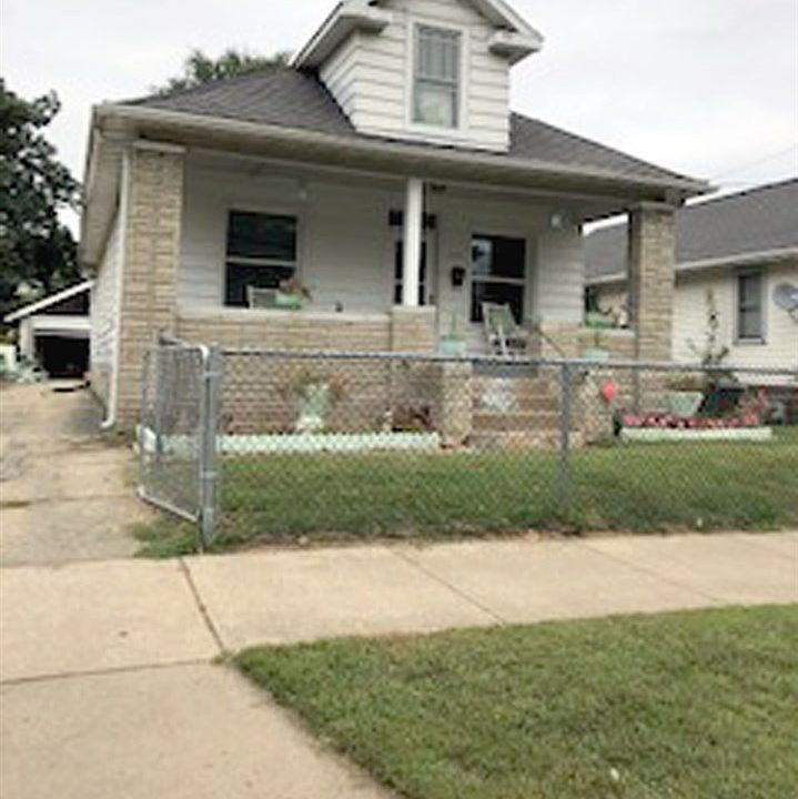 2nd image of 2105 W Marquette St