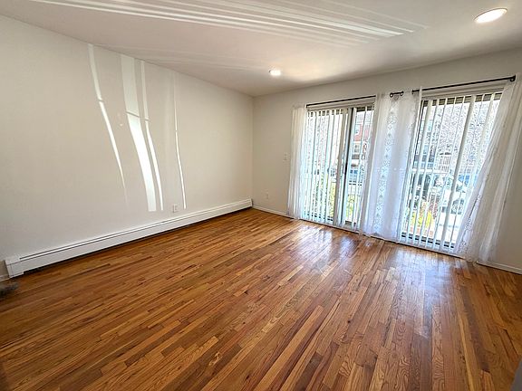 4th image of 3322 28th St APT 2