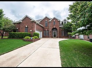 523 E Sandra Ln, Grand Prairie, TX 75052
