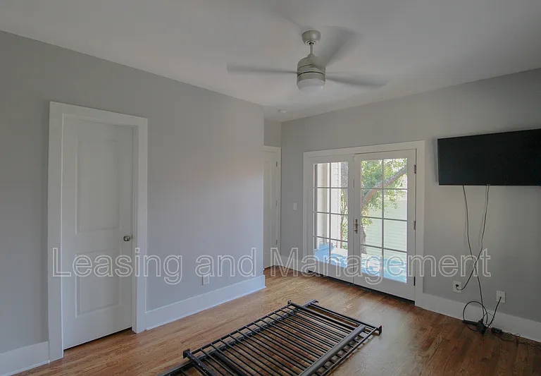 13 Corinne St — Photo 9