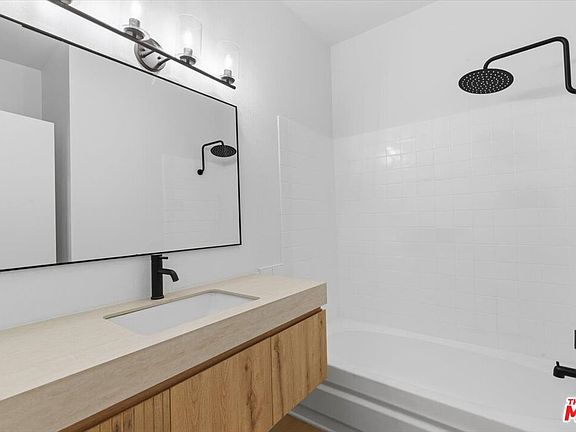 3rd image of 1440 Veteran Ave APT 348