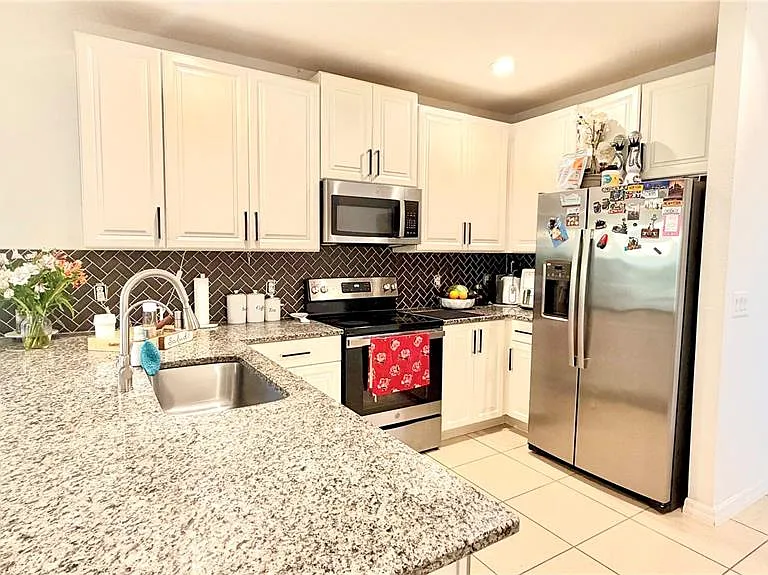 5003 Royal Point Ave — Photo 3
