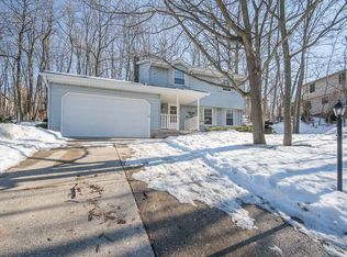 2847 Rolling Ridge Dr, Waukesha, WI 53188
