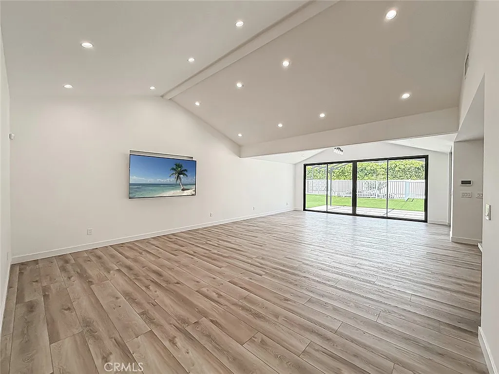 4 bed, 3.5 bath, 2265 sqft, $7,500 — Photo 3