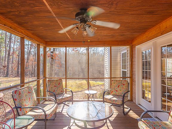 3rd image of 40 Autumn Wood Dr
