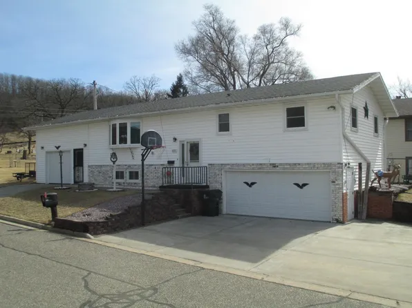 415 E 11th St, Richland Center, WI 53581