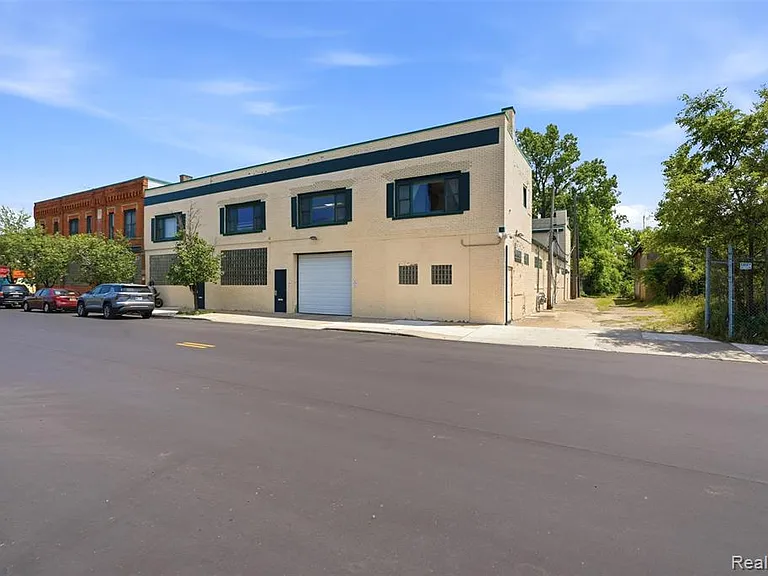 436 E Milwaukee St — Photo 2