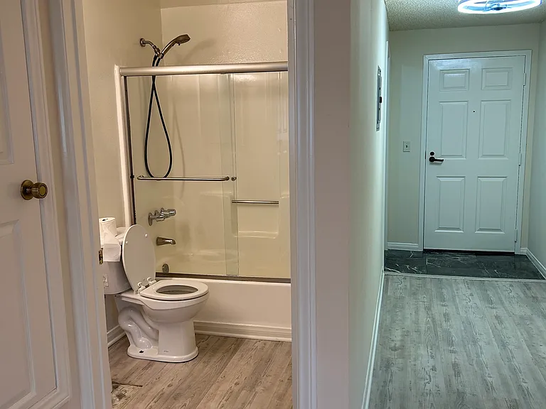 1924 Pelham Ave #101 — Photo 6