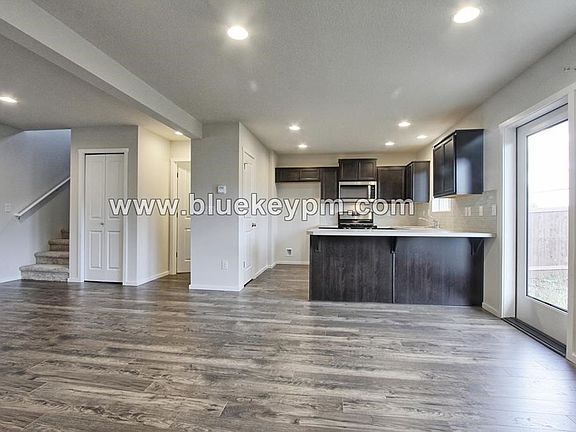 5th image of 721 NE 138th Pl