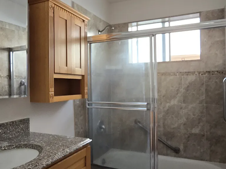 1302 Lyndon St #6 — Photo 7