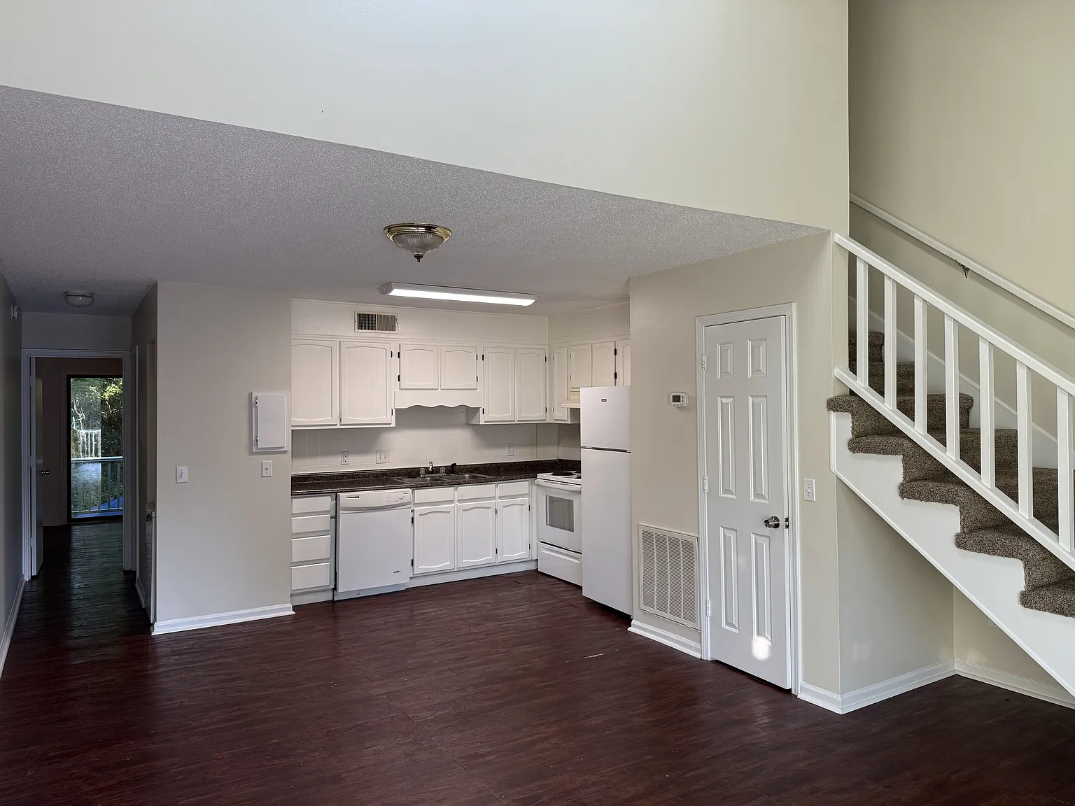 411 Cambridge Cir. - D5 — Photo 2