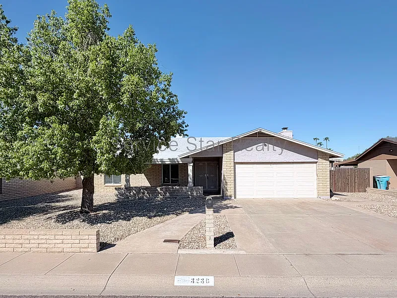 3 bed, 2.0 bath, 1620 sqft, $2,949 — Photo 2