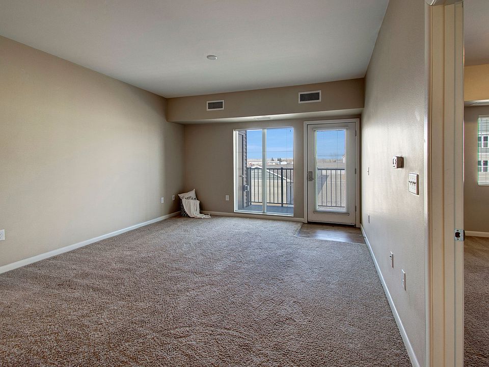 Dakota Commons Living Room