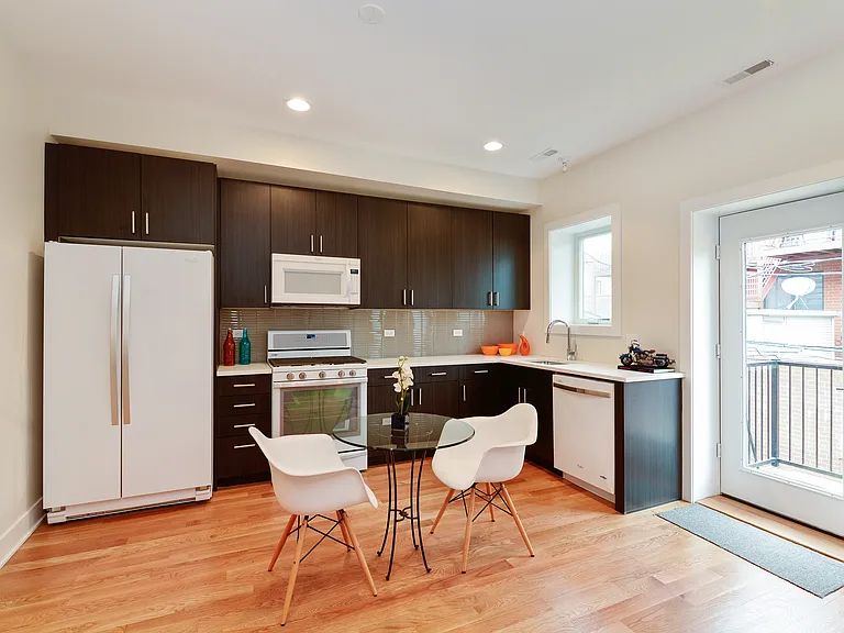 4639 N Broadway St #203 — Photo 2