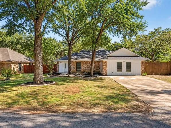 325 Berry Ln, Shady Shores, TX 76208