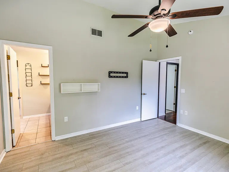 2119 Shady Oaks Dr — Photo 9