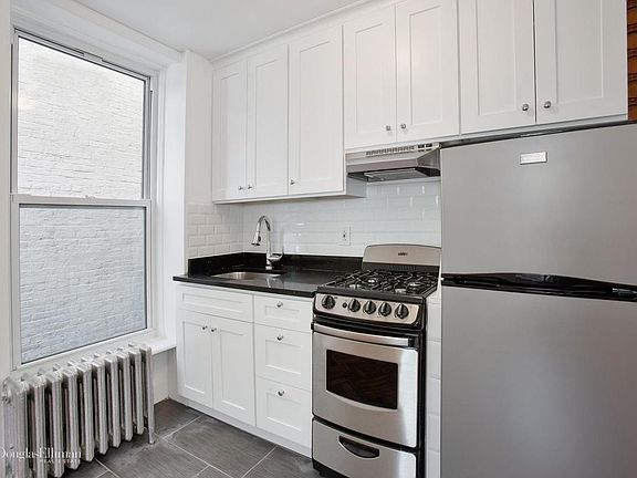 3rd image of 657 Saint Marks Ave APT 3R