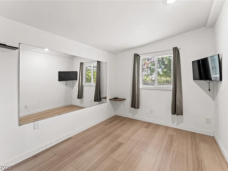 605 L Ave — Photo 33