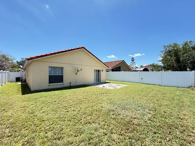 38 Vanna Ct — Photo 5