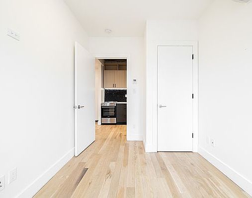 4th image of 204 Linden Blvd #4E