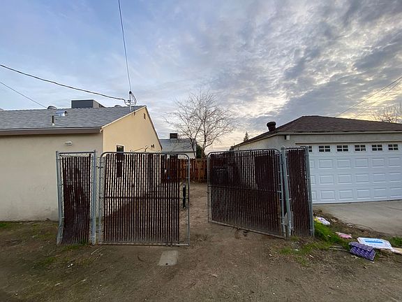3rd image of 2706 Truxtun Ave #B