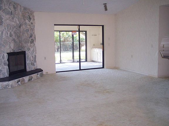 5th image of 2574 SE Caladium Avenue