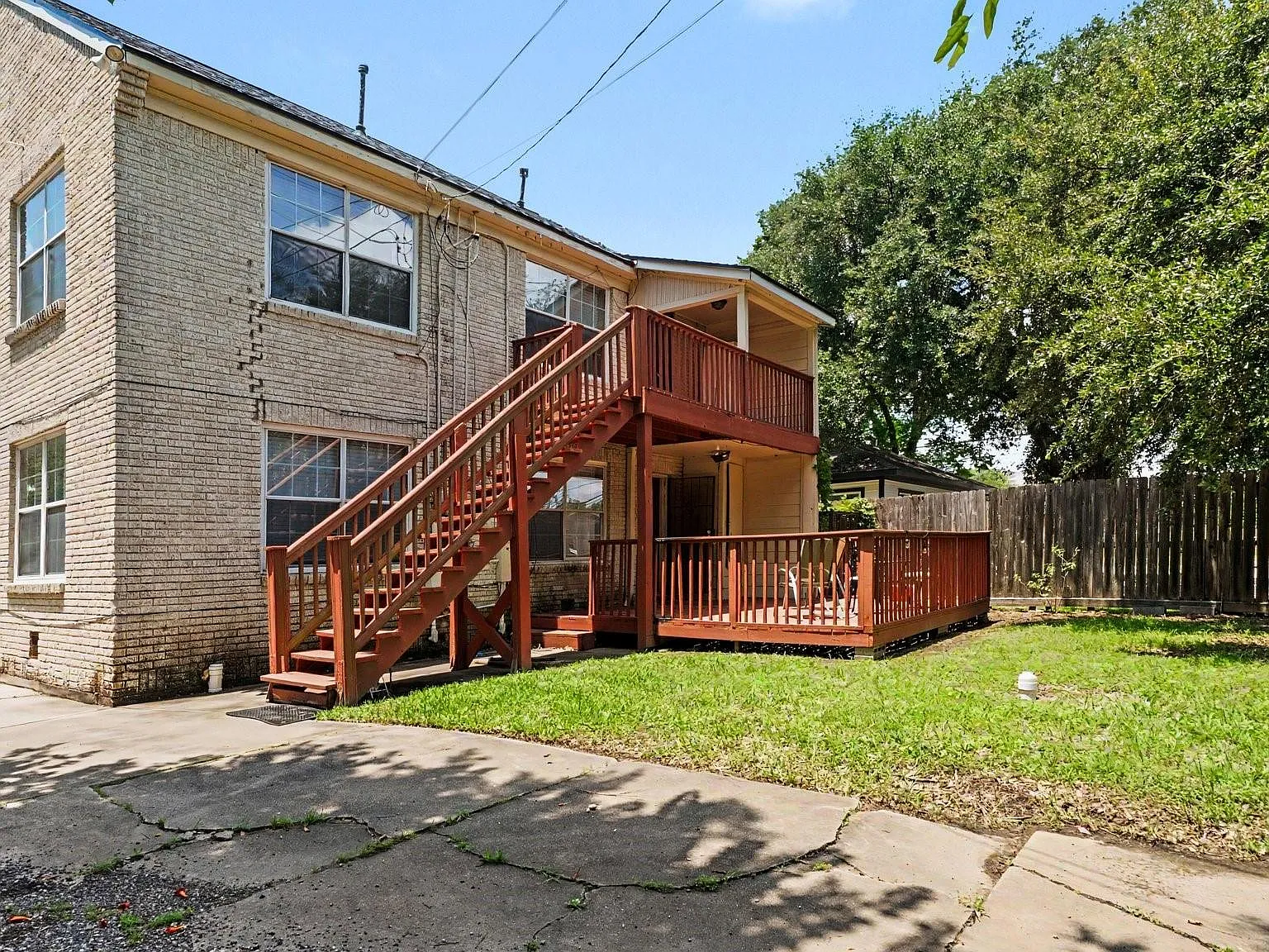 2 bed, 1.0 bath, 2678 sqft, $1,575 — Photo 2