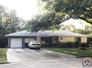 2136 SW Meadow Ln, Topeka, KS 66614