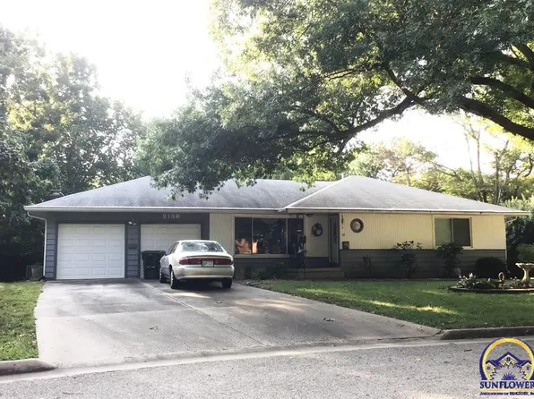 2136 SW Meadow Ln, Topeka, KS 66614
