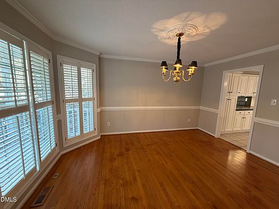 5th image of 110 Redbay Ln