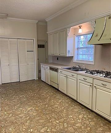 5th image of 940 N Lyons St