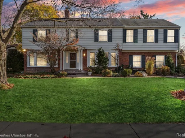 300 N Glenhurst Dr, Bloomfield Hills, MI 48301
