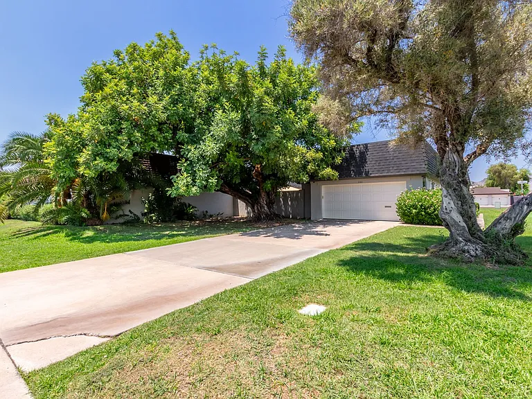 3160 E Hazelwood St — Photo 25
