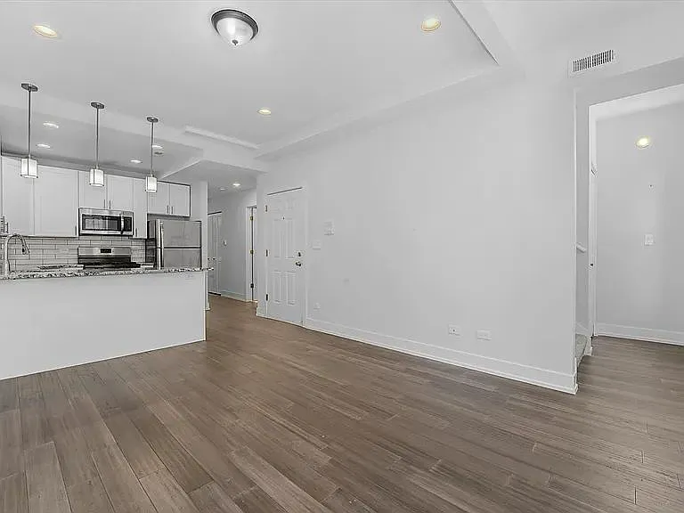 1645 W 17th St #2 — Photo 6