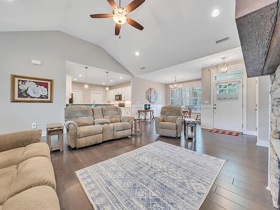 3rd image of 1301 Lockewood Dr