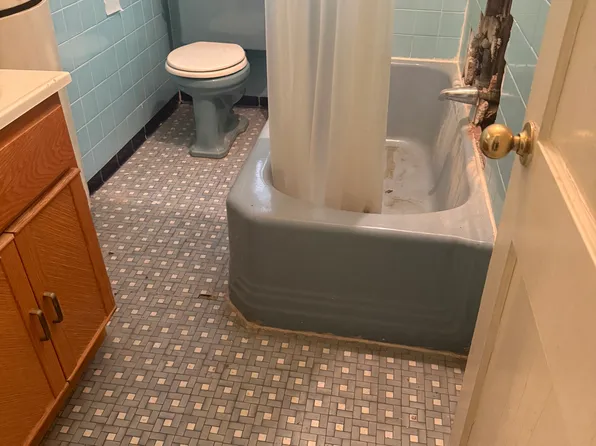 27-18 Collier Avenue image 6 of 7