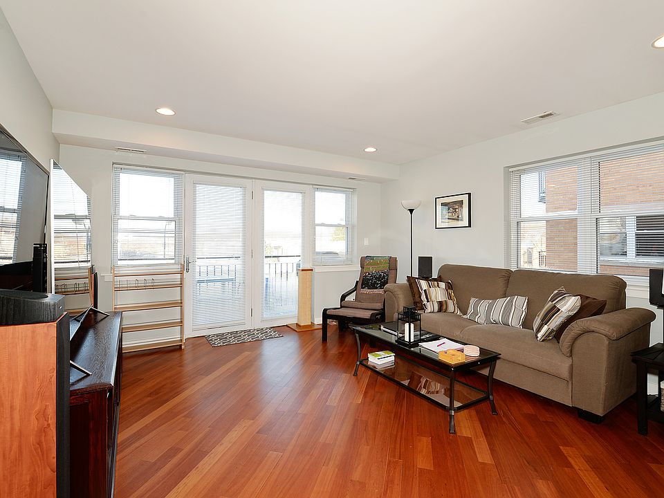1st image of 2525 W Bryn Mawr Ave APT 303