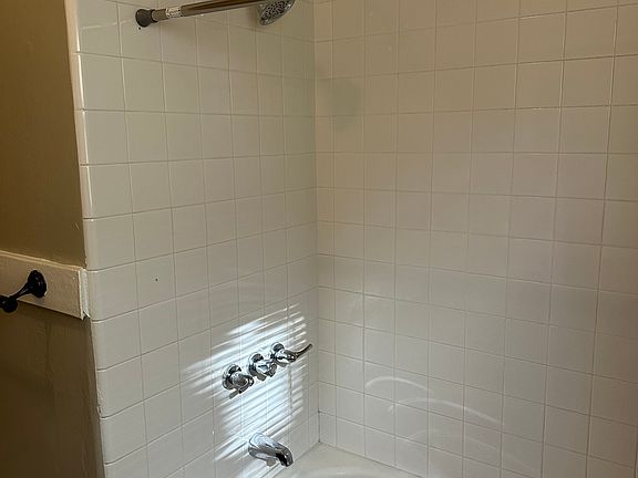 5th image of 401 S Verdugo Rd #1