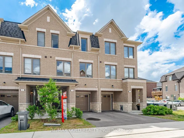 9 Arcola St, Brampton, ON L6P 4N6