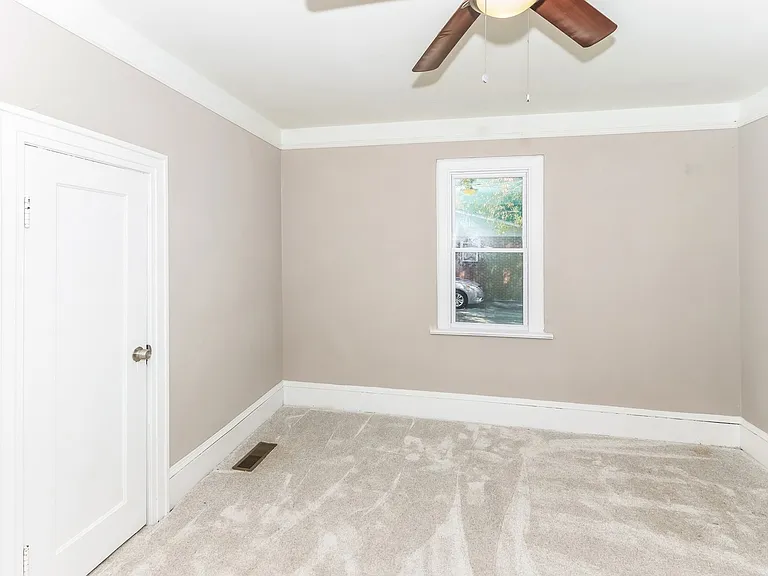 1674637_028_bedroom_13193538.jpg